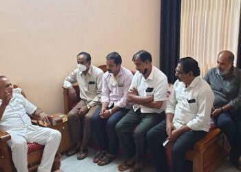 ಮಾಜಿ ಸಚಿವ ವಿನಯ್ ಕುಮಾರ್ ಸೊರಕೆಯನ್ನು ಬೇಟಿ ಮಾಡಿದ ಪುತ್ತೂರು ಬ್ಲಾಕ್ ಕಾಂಗ್ರೆಸ್ : ಪಕ್ಷ ಸಂಘಟನೆ ಬಗ್ಗೆ ಮಾತುಕತೆ