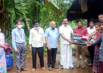 ಕೈಕಾರ: ವಿದ್ಯುತ್ ಸಂಪರ್ಕವಿಲ್ಲದ ಬಡಕುಟುಂಬದ ವಿದ್ಯಾರ್ಥಿನಿ ಮನೆಗೆ ಪದ್ಮಶ್ರೀ ಸೋಲಾರ್ ವತಿಯಿಂದ ಬೆಳಕಿನಾಸರೆ:; ಮನೆಗೆ ಬೆಳಕನ್ನು ಒದಗಿಸುವ ವ್ಯವಸ್ಥೆ ಶ್ಲಾಘನೀಯ – ಲೋಕೇಶ್ ಸಿ