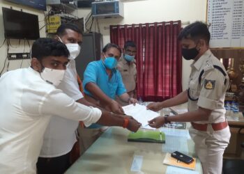 ಕಬಕ: ಸ್ವಾತಂತ್ರ್ಯ ರಥಯಾತ್ರೆಗೆ ಎಸ್.ಡಿ.ಪಿ.ಐ ಕಾರ್ಯಕರ್ತರಿಂದ ಅಡ್ಡಿ:; ದೇಶದ್ರೋಹದ ಕೇಸ್ ದಾಖಲು ಮಾಡಿ ಎಲ್ಲಾ ಆರೋಪಿಗಳನ್ನು ಬಂಧಿಸುವಂತೆ ವಿ.ಹಿಂ.ಪ. ಬಜರಂಗದಳ ಪುತ್ತೂರು ವತಿಯಿಂದ ಪೊಲೀಸರಿಗೆ ಮನವಿ