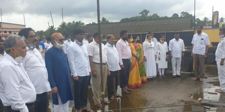 ಮಹಾತ್ಮ ಗಾಂಧಿಯವರ ನೇತ್ರತ್ವದ ಭಾರತೀಯ ರಾಷ್ಟ್ರೀಯ ಕಾಂಗ್ರೆಸ್ ನ ಚಳುವಳಿಯ ಮೂಲಕ ದೇಶಕ್ಕೆ ಸ್ವಾತಂತ್ರ್ಯ ಸಿಕ್ಕಿದೆ – ಎಂ ಬಿ ವಿಶ್ವನಾಥ ರೈ