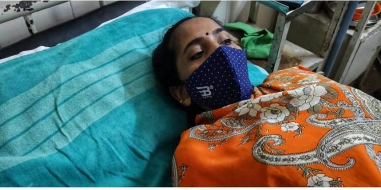 ಗಾಳಿಮುಖ: ಅನ್ಯಕೋಮಿನ ಯುವಕರ ತಂಡದಿಂದ ತಡರಾತ್ರಿ ದಲಿತ ಮಹಿಳೆಯ ಮನೆಗೆ ನುಗ್ಗಿ ಕೈ ಎಳೆದು ಹಲ್ಲೆ:; ಆಸ್ಪತ್ರೆಯಲ್ಲಿ ದಾಖಲಾದ ಮಹಿಳೆಯಿಂದ ಆರೋಪ – ಹಿಂ.ಜಾ. ವೇ ಯಿಂದ ಮಹಿಳೆಯ ರಕ್ಷಣೆ