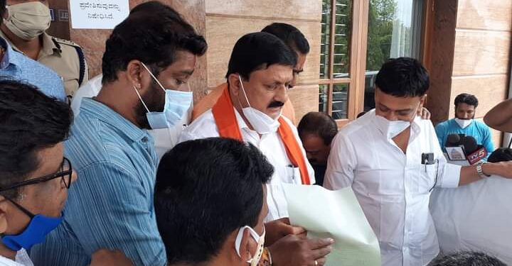 ಕರಾವಳಿಯಾದ್ಯಂತ ನಡೆಯುತ್ತಿರುವ ದೇಶ ವಿರೋಧಿ, ಸಮಾಜ ವಿರೋಧಿ ಚಟುವಟಿಕೆಗಳನ್ನು ಮಟ್ಟಹಾಕಲು ಸೂಕ್ತ ಕ್ರಮಕೈಗೊಳ್ಳುವಂತೆ ಹಿಂದೂ ಮುಖಂಡ ಶರಣ್ ಪಂಪ್ ವೆಲ್ ರಿಂದ ಗೃಹಸಚಿವರಿಗೆ ಮನವಿ