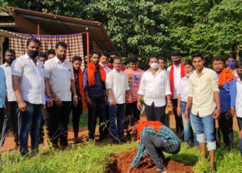 ಪುತ್ತೂರು: ಶ್ರೀರಾಮ ಗೆಳೆಯರ ಬಳಗದ ವತಿಯಿಂದ ಅಶ್ವತ ಗಿಡ ನೆಡುವ ಕಾರ್ಯಕ್ರಮ