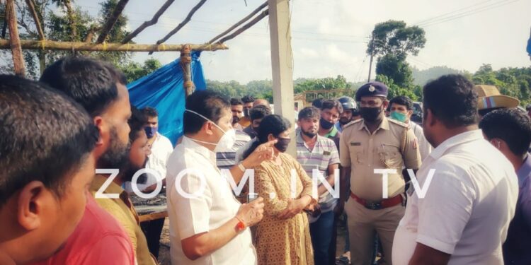 ಉಪ್ಪಿನಂಗಡಿ: ಮೀನಿನ ಅಂಗಡಿಗೆ ಬೆಂಕಿ ಹಚ್ಚಿದ ಪ್ರಕರಣ:; ಘಟನಾ ಸ್ಥಳಕ್ಕೆ ಶಾಸಕ ಸಂಜೀವ ಮಠಂದೂರು ಭೇಟಿ ಶೀಘ್ರ ತನಿಖೆಗೆ ಆಗ್ರಹ