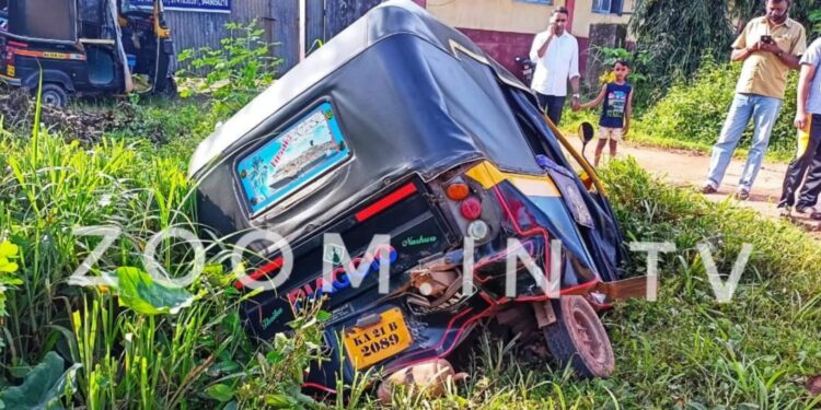 ಕೃಷ್ಣಾನಗರ: ರಿಕ್ಷಾಕ್ಕೆ ಹಿಂದಿನಿಂದ ಡಿಕ್ಕಿ ಹೊಡೆದ ಕಾರು:; ರಿಕ್ಷಾ ಚಾಲಕ ಆಸ್ಪತ್ರೆಗೆ ದಾಖಲು