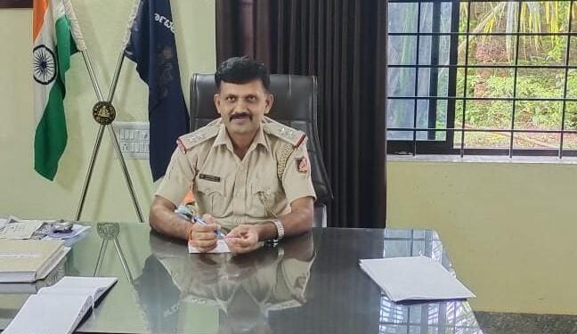 ಪೊಲೀಸ್ ಇಲಾಖೆಗೆ ಸೇರುವಂತೆ ಉತ್ತೇಜಿಸಲು ನಗದು ಬಹುಮಾನ ಘೋಷಿಸಿದ ಪೊಲೀಸ್ ಅಧಿಕಾರಿ:; ಪಿ.ಎಸ್.ಐ ಲಿಖಿತ ಪರೀಕ್ಷೆ ಬರೆಯುವ ಅಭ್ಯರ್ಥಿಗಳಿಗೆ ಉಚಿತ ತರಬೇತಿ ಕಾರ್ಯಾಗಾರದ ಜೊತೆ ನಗದು ಬಹುಮಾನ