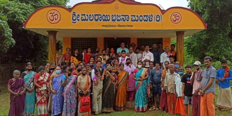 ವಿಟ್ಲ-ಪಡ್ನೂರು: ಕಾಪುಮಜಲು ಶ್ರೀ ಮಲರಾಯಿ ದೈವಸ್ಥಾನದ ವಠಾರದಲ್ಲಿ ಸ್ವಚ್ಛತಾ ಕಾರ್ಯಕ್ರಮ