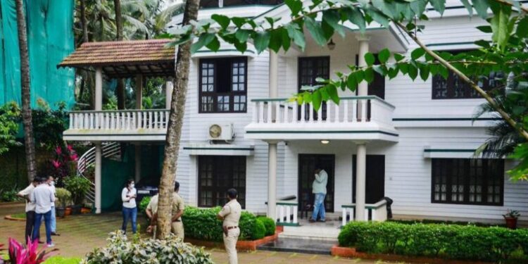 ಮಂಗಳೂರಿಗೂ ಜಮ್ಮು ಕಾಶ್ಮೀರಕ್ಕೂ ಉಗ್ರಗಾಮಿ ಚಟುವಟಿಕೆಯ ಲಿಂಕ್:; ಎನ್ಐಎ ದಾಳಿಯಲ್ಲಿ ಮಾಜಿ ಶಾಸಕ ಇದಿನಬ್ಬ ಮೊಮ್ಮಗ ಸಹಿತ ನಾಲ್ವರು ವಶಕ್ಕೆ: ದೇಶಾದ್ಯಂತ ಐಸಿಸ್ ನೆಟ್ವರ್ಕ್ ಪತ್ತೆ.!