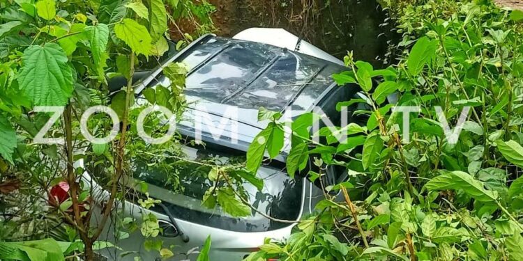 ನೆಲ್ಯಾಡಿ: ಚಾಲಕನ ನಿಯಂತ್ರಣ ತಪ್ಪಿ ಹಳ್ಳಕ್ಕೆ ಬಿದ್ದ ಕಾರು..! ಐವರಿಗೆ ಗಾಯ