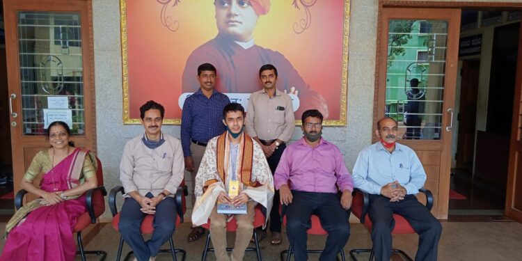 ಪುತ್ತೂರು: ಉನ್ನತ ಶಿಕ್ಷಣಕ್ಕಾಗಿ ವಿದೇಶಕ್ಕೆ ತೆರಳುತ್ತಿರುವ ವಿವೇಕಾನಂದ ಪ.ಪೂ ಕಾಲೇಜಿನ ಹಿರಿಯ ವಿದ್ಯಾರ್ಥಿ ಗೌತಮ್ ಎ.ಪಿ ಯವರಿಗೆ ಸನ್ಮಾನ