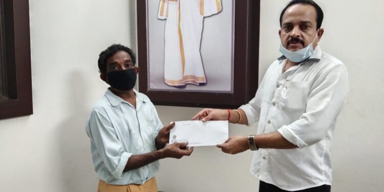 ಪುತ್ತೂರು: ಅನಾರೋಗ್ಯ ಸಮಸ್ಯೆಯಿಂದ ಬಳಲುತ್ತಿರುವ ಯುವಕನ ಚಿಕಿತ್ಸೆಗೆ ಸಹಾಯಹಸ್ತ ಚಾಚಿದ ಅಶೋಕ್ ಕುಮಾರ್ ರೈ ಕೋಡಿಂಬಾಡಿ