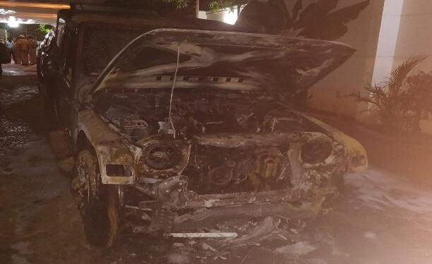 ಶಾಸಕ ಸತೀಶ್ ರೆಡ್ಡಿ ಮನೆ ಮುಂದೆ ನಿಲ್ಲಿಸಿದ್ದ ಕಾರುಗಳಿಗೆ ಬೆಂಕಿ ಹಚ್ಚಿದ ಕಿಡಿಗೇಡಿಗಳು..!