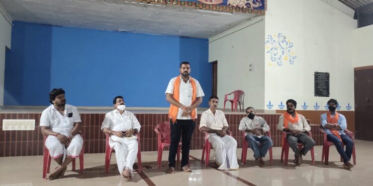 ಕಾವು:ವಿ.ಹಿಂ.ಪ. ಭಜರಂಗದಳ ವತಿಯಿಂದ ಅಖಂಡ ಭಾರತ ಸಂಕಲ್ಪ ದಿನಾಚರಣೆ;; ಸುಭದ್ರ ರಾಷ್ಟ ಕಟ್ಟಲು ಯುವ ಜನತೆ ಪಣ ತೊಡಬೇಕು- ಮುರಳಿಕೃಷ್ಣ ಹಸಂತಡ್ಕ