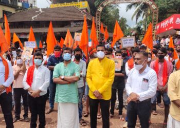 ಕಬಕ: ಸ್ವಾತಂತ್ರ್ಯ ರಥವನ್ನು ತಡೆದು ಗಲಭೆ ಸೃಷ್ಥಿಸಿದ ಹಿನ್ನೆಲೆ;; ಹಿಂದೂ ಸಂಘಟನೆಗಳಿಂದ ಬೃಹತ್ ಪ್ರತಿಭಟನೆ