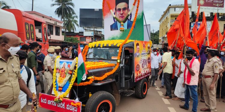 ಸಾವರ್ಕರ್ ರಥಕ್ಕೆ ಕಬಕದಲ್ಲಿ ಅದ್ದೂರಿ ಸ್ವಾಗತ:; ರಥಯಾತ್ರೆಗೆ ಹರಿದು ಬಂತು ಹಿಂದೂ ಕಾರ್ಯಕರ್ತರ ಮಹಾಪೂರ