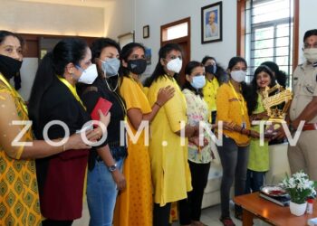 ಮಂಗಳೂರು: ಸಮಾಜಕ್ಕೆ ರಕ್ಷಣೆ ನೀಡುವ ಪೊಲೀಸ್ ಇಲಾಖೆಯ ಕಮಿಷನರ್ ಶಶಿಕುಮಾರ್ ಗೆ ರಾಖಿ ಕಟ್ಟುವ ಮೂಲಕ ಬಿರುವೆರ್ ಕುಡ್ಲ ಮಹಿಳಾ ವೇದಿಕೆ ಸದಸ್ಯೆಯರಿಂದ ರಕ್ಷಾ ಬಂಧನ ಆಚರಣೆ