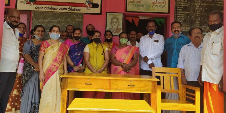 ವಿಟ್ಲ: ಜಿಲ್ಲಾ ಪಂಚಾಯತ್ ಅನುದಾನದಿಂದ ಖರೀದಿಸಿದ ಪೀಠೋಪಕರಣ ಪಡಿಬಾಗಿಲು ಶಾಲೆಗೆ ಹಸ್ತಾಂತರ