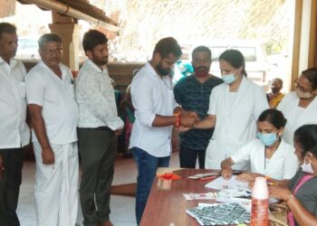 ವೀರಕಂಭ: ಉಚಿತ ಕೋವಿಡ್ ಲಸಿಕಾ ಶಿಬಿರ;; ಆರೋಗ್ಯ ಸಹಾಯಕಿಯರಿಗೆ ಹಾಗೂ ಆಶಾಕಾರ್ಯಕರ್ತರಿಗೆ ರಕ್ಷಾಬಂಧನ ಕಟ್ಟುವ ಮೂಲಕ ಕಾರ್ಯಕ್ರಮಕ್ಕೆ ಚಾಲನೆ