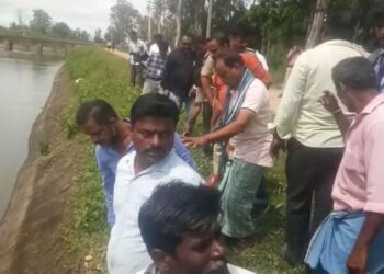 ಚಿಕ್ಕಮಗಳೂರು: ವಾಟ್ಸಪ್ ನಲ್ಲಿ ವಾಯ್ಸ್ ಮೆಸೇಜ್ ಕಳುಹಿಸಿ ಕಾರು ಸಮೇತ ನಾಲೆಗೆ ಹಾರಿದ ಕುಟುಂಬ..!