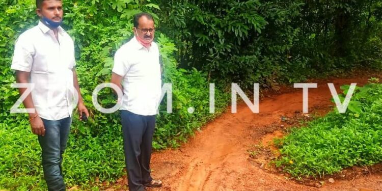 ಸೂತ್ರಬೆಟ್ಟು: ಸರಿಯಾದ ರಸ್ತೆ ವ್ಯವಸ್ಥೆಯಿಲ್ಲದೇ ಸಂಕಷ್ಟ ಅನುಭವಿಸುತ್ತಿರುವ ಸ್ಥಳೀಯ ನಿವಾಸಿಗಳು:; ಹಲವು ವರ್ಷಗಳಿಂದ ಈಡೇರಿಲ್ಲ ಬೇಡಿಕೆ:; ಮೊದಲ ಬಾರಿಗೆ ನಗರಸಭಾ ಅಧ್ಯಕ್ಷ ಭೇಟಿ: ಶೀಘ್ರ ರಸ್ತೆ ದುರಸ್ಥಿಯ ಭರವಸೆ