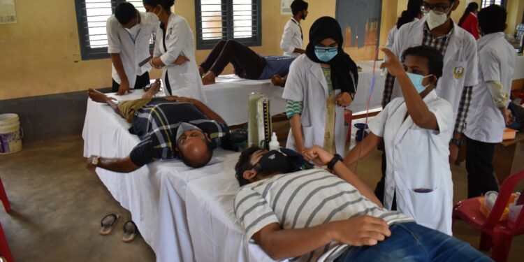 ಪುತ್ತೂರು: ಯುವ ಕಾಂಗ್ರೆಸ್ ಸಾಲ್ಮರ ವಲಯ, ಸೆಕ್ಯುಲರ್ ಯೂತ್ ಫೋರಂ(ರಿ) ಸಾಲ್ಮರ ವಲಯ, ಬ್ಲಡ್ ಡೋನರ್ಸ್ ಮಂಗಳೂರು(ರಿ) ಇದರ ಸಂಯುಕ್ತ ಆಶ್ರಯದಲ್ಲಿ ರಕ್ತದಾನ ಶಿಬಿರ