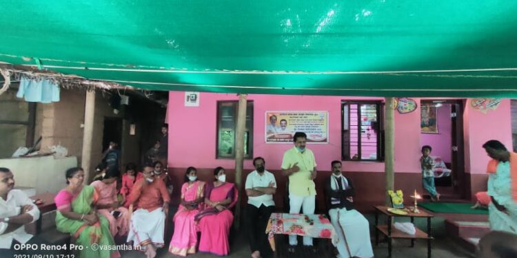 ಶಾಂತಿಗೋಡು: ಆನಡ್ಕ 140ನೇ ಬೂತ್ ಸಮಿತಿ ಅಧ್ಯಕ್ಷರ ಮನೆಗೆ ನಾಮ ಫಲಕ ಅಳವಡಿಕೆ