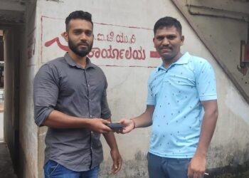 ವಿಟ್ಲ: ಠಾಣಾ ಪೊಲೀಸ್ ಸಿಬ್ಬಂದಿ ವಿನಾಯಕ್ ರವರ ಕಳೆದು ಹೋಗಿದ್ದ ಪರ್ಸ್ ಅನ್ನು ಹಿಂತಿರುಗಿಸಿಕೊಟ್ಟು ಪ್ರಾಮಾಣಿಕತೆ ಮೆರೆದ ‘ನಜೀರ್’