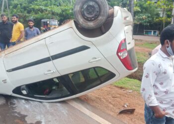 ಕೆಮ್ಮಾಯಿ : ಚಾಲಕನ ನಿಯಂತ್ರಣ ತಪ್ಪಿ ಕಾರು ಪಲ್ಟಿ