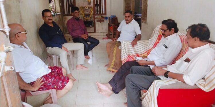 ಪುತ್ತೂರು: ಬ್ಲಾಕ್ ಕಾಂಗ್ರೆಸ್ ಮುಖಂಡರಿಂದ ಬನ್ನೂರು ಗ್ರಾಮದ ಕಾಂಗ್ರೆಸ್ ಮುಖಂಡರ ಭೇಟಿ:; ಸಮಾಲೋಚನೆ