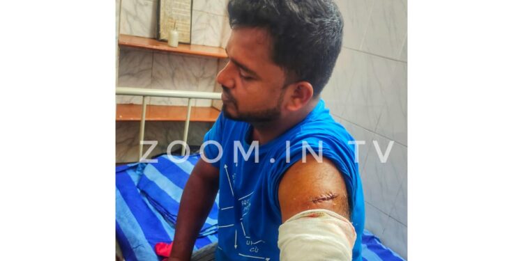 ಅಡ್ಯನಡ್ಕ: ಅನ್ಯಕೋಮಿನ ತಂಡದಿಂದ ಯುವಕನ ಮೇಲೆ ಹಲ್ಲೆ..! ‘ನೀನು ಕೇಸರಿ ಶಾಲು ಹಾಕಿಕೊಂಡು ಬಾರಿ ತಿರುಗಾಡುತ್ತೀಯಾ’ ಎಂದು ಗದರಿಸಿ ಕೈಗೆ ಇರಿದ ದುಷ್ಕರ್ಮಿಗಳು