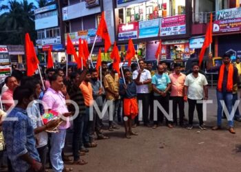 ದತ್ತ ಪೀಠ ತೀರ್ಪು ಹಿನ್ನೆಲೆ: ವಿಟ್ಲದಲ್ಲಿ ಪಟಾಕಿ ಸಿಡಿಸಿ ಸಂಭ್ರಮಾಚರಿಸಿದ ವಿ.ಹಿಂ.ಪ. ಬಜರಂಗದಳ