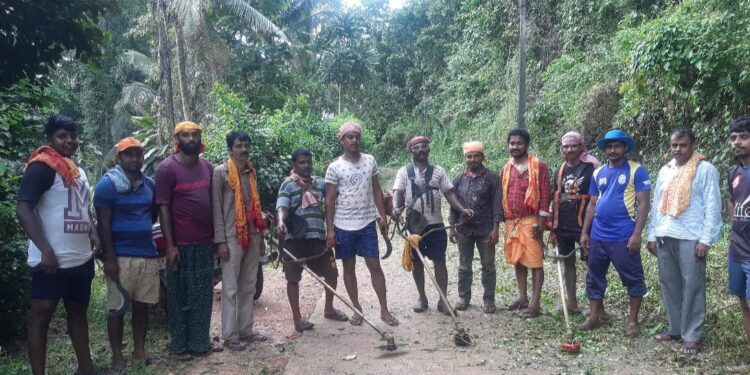 ಪುತ್ತೂರು: ವಿ.ಹಿಂ.ಪ. ಭಜರಂಗದಳ ಶ್ರೀ ದುರ್ಗಾ ವೆಂಕಟ್ರಮಣ ಘಟಕ ಸಾಜ ಹಾಗೂ ಬಿಜೆಪಿ ಬೂತ್ ಸಮಿತಿ  ಸಹಯೋಗದೊಂದಿಗೆ ಸ್ವಚ್ಚತಾ ಕಾರ್ಯ