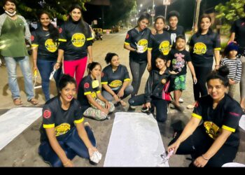 ಮಂಗಳೂರು: ಫ್ರೆಂಡ್ಸ್ ಬಳ್ಳಾಲ್ ಬಾಗ್ ಬಿರುವೆರ್ ಕುಡ್ಲ, ಮಹಿಳಾ ವೇದಿಕೆ ವತಿಯಿಂದ ರಸ್ತೆಯ ಹಂಪ್ಸ್ ಗಳಿಗೆ ಬಣ್ಣ ಹಾಕುವ ವಿಶಿಷ್ಟ ಸೇವಾ ಕಾರ್ಯಕ್ರಮ