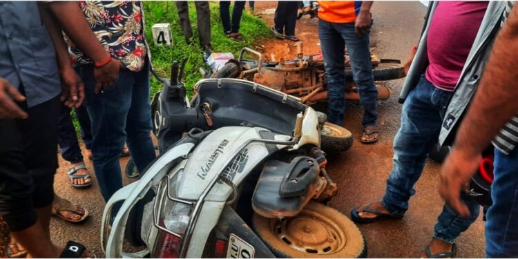 ಕಡಬ:ದ್ವಿಚಕ್ರ ವಾಹನಗಳು ಪರಸ್ಪರ ಢಿಕ್ಕಿ: ಗಾಯಗೊಂಡ ಸ್ಕೂಟಿ ಸವಾರನನ್ನು ಇಲಾಖಾ ವಾಹನದಲ್ಲಿ ಆಸ್ಪತ್ರೆಗೆ ಕರೆದೊಯ್ದ ಪೊಲೀಸರು