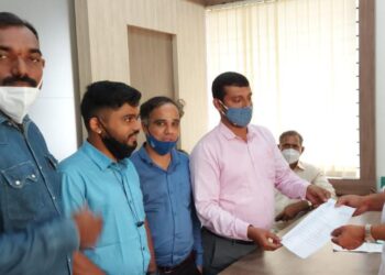 ಪುತ್ತೂರು: ವೀಕೆಂಡ್ ಕರ್ಪ್ಯೂ ರದ್ದು ಮಾಡುವಂತೆ ಮೊಬೈಲ್ ರಿಟೈಲ್ ಅಸೋಸಿಯೇಷನ್ ನಿಂದ ಶಾಸಕರಿಗೆ ಮನವಿ