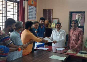 ಪುತ್ತೂರು: ಶ್ರೀ ಮಹಾಲಿಂಗೇಶ್ವರ ದೇವಾಲಯದ ಸುತ್ತ ಭದ್ರತೆಗಾಗಿ ಹಾಗೂ ಗೋಕಳ್ಳತನ ತಡೆಗಟ್ಟಲು ಆವರಣ ಗೋಡೆ ನಿರ್ಮಿಸುವಂತೆ ವಿ.ಹಿಂ.ಪ. ಬಜರಂಗದಳ ವತಿಯಿಂದ ಮನವಿ