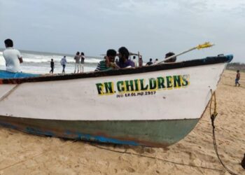 ಮಂಗಳೂರು: ಪಣಂಬೂರಿನಲ್ಲಿ ಗಿಲ್ ನೆಟ್ ಬೋಟ್ ದುರಂತ:; ನಾಲ್ವರು ಮೀನುಗಾರರ ರಕ್ಷಣೆ, ಓರ್ವ ನಾಪತ್ತೆ