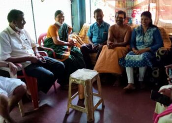 ಪಾಣಾಜೆ:  ಗ್ರಾ.ಪಂ. ಸದಸ್ಯೆಯ ಗಂಡನಿಗೆ ಅಪಘಾತ;; ಶಕುಂತಲಾಶೆಟ್ಟಿ ಹಾಗೂ ಬ್ಲಾಕ್ ಅಧ್ಯಕ್ಷ ಎಂ ಬಿ ವಿಶ್ವನಾಥ ರೈ ಭೇಟಿ ಅರೋಗ್ಯ ವಿಚಾರಣೆ