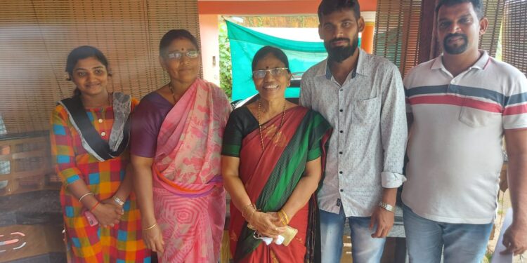 ಕೋಡಿಂಬಾಡಿ: ಗ್ರಾ.ಪಂ. ಕಚೇರಿ ಸುತ್ತ ಗಡಿ ಗುರುತು ನಡೆಸಿ ಅಗಲು ನಿರ್ಮಿಸುವ ಸಂದರ್ಭದಲ್ಲಿ ನೆರೆ ಮನೆಯವರು ಪ್ರತಿಭಟನೆ ನಡೆಸಿದ ಪ್ರಕರಣ:; ಬಿಜೆಪಿ ಮುಖಂಡೆ ಲೀಲಾವತಿ ಮನೆಗೆ ಮಾಜಿ ಶಾಸಕಿ ಶಕುಂತಲಾ ಶೆಟ್ಟಿ ಭೇಟಿ..!