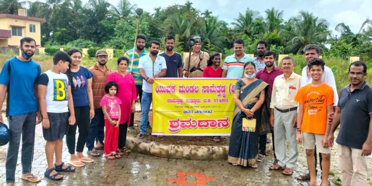 ಸಾಮೆತ್ತಡ್ಕ: ಯುವಕ ಮಂಡಲ ವತಿಯಿಂದ ಪಾರ್ಕ್ ಸ್ವಚ್ಛತೆ