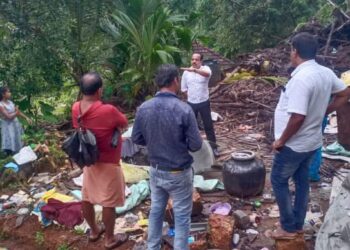 ಪುತ್ತೂರು: ಬಡ ಕುಟುಂಬದ ಮನೆ ಕುಸಿದು ತಿಂಗಳಾದರು ಅತ್ತ ತಿರುಗಿ ನೋಡದ ಜನಪ್ರತಿನಿಧಿಗಳು,ಅಧಿಕಾರಿ ವರ್ಗ:; ಮನೆ ನಿರ್ಮಾಣಕ್ಕೆ ನೆರವಿನ ಹಸ್ತ ಚಾಚಿದ ‘ಅಶೋಕ್ ರೈ’