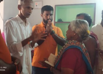 ಪುತ್ತೂರು: ತಡೆಗೋಡೆ ಕುಸಿದು ಸಂಪೂರ್ಣವಾಗಿ ಹಾನಿಗೊಂಡು ಸಂಕಷ್ಟದಲ್ಲಿರುವ ಕುಟುಂಬಕ್ಕೆ ಸಹಾಯ ಹಸ್ತ ಚಾಚಿದ ಹಿಂ.ಜಾ.ವೇ.ಈಶ್ವರಮಂಗಲ