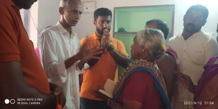 ಪುತ್ತೂರು: ತಡೆಗೋಡೆ ಕುಸಿದು ಸಂಪೂರ್ಣವಾಗಿ ಹಾನಿಗೊಂಡು ಸಂಕಷ್ಟದಲ್ಲಿರುವ ಕುಟುಂಬಕ್ಕೆ ಸಹಾಯ ಹಸ್ತ ಚಾಚಿದ ಹಿಂ.ಜಾ.ವೇ.ಈಶ್ವರಮಂಗಲ