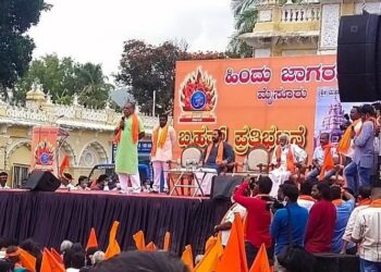 ಮೈಸೂರು: ದೇಗುಲ ತೆರವು ಖಂಡಿಸಿ ಸರ್ಕಾರದ ವಿರುದ್ಧ ಹಿಂ.ಜಾ.ವೇ.ಯಿಂದ ಪ್ರತಿಭಟನೆ