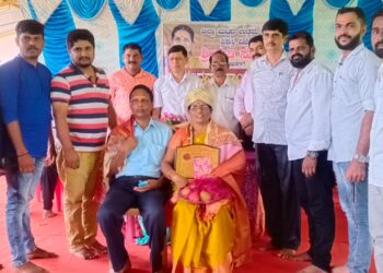 ಜಿಲ್ಲಾ ಮಟ್ಟದ ಉತ್ತಮ ಶಿಕ್ಷಕಿ ಪ್ರಶಸ್ತಿ ವಿಜೇತ ಶ್ರೀಮತಿ ಸುಚೇತಾ ಇವರಿಗೆ ಯುವಕೇಸರಿ ಗಡಿಯಾರ ವತಿಯಿಂದ ಅಭಿನಂದನಾ ಕಾರ್ಯಕ್ರಮ