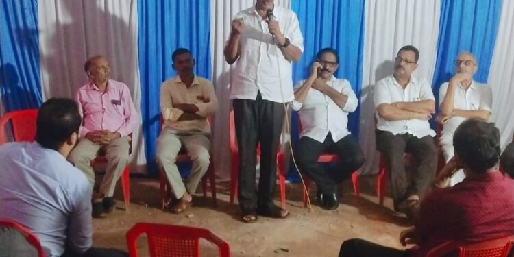 ಗೋಳಿಕಟ್ಟೆ ವಲಯ ಕಾಂಗ್ರೆಸ್ ಕಾರ್ಯಕರ್ತರ ಸಭೆ ; ಅಭಿವೃದ್ಧಿ ಕೆಲಸ ಮಾಡದೆ ಕಾಂಗ್ರೆಸ್ ನ್ನು ಟೀಕೆ ಮಾಡುವುದರಲ್ಲೇ ಕಾಲಹರಣ ಮಾಡುತ್ತಿರುವ ಶಾಸಕರು – ಎಂ ಬಿ ವಿಶ್ವನಾಥ ರೈ