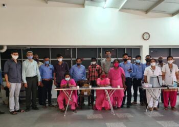 ಪುತ್ತೂರು : ಜಿ.ಎಲ್. ಜ್ಯುವೆಲ್ಲರ್ಸ್ ನ ಎಲ್ಲಾ ಸಿಬ್ಬಂದಿಗಳಿಗೆ ಕೊವೀಡ್ ಲಸಿಕೆ ವಿತರಣೆ