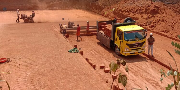 ಡೀಸೆಲ್ ಬೆಲೆ ಹಾಗೂ ಲಾರಿ ಬಿಡಿಭಾಗಗಳ ಬೆಲೆ ಏರಿಕೆಯಾಗಿರುವುದರಿಂದ ಕೆಂಪು ಕಲ್ಲಿನ ದರವೂ ಹೆಚ್ಚಳ – ಧನ್ಯಕುಮಾರ್ ಬೆಳಂದೂರು:; ಕೆಂಪು ಕಲ್ಲು ಪ್ರಥಮ ದರ್ಜೆ ಹಾಗೂ ದ್ವಿತೀಯ ದರ್ಜೆ ದರದ ಮಾಹಿತಿ ಇಲ್ಲಿದೆ..