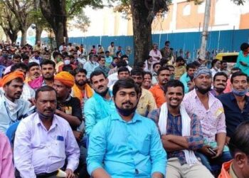 ಬೆಂಗಳೂರು: ಗುತ್ತಿಗೆ ಪದ್ದತಿ ರದ್ದು ಪಡಿಸಿ ನೇರ ನೇಮಕಾತಿ, ವೇತನಕ್ಕಾಗಿ ಧರಣಿ:; ಪುತ್ತೂರು ನಗರಸಭೆ ಪೌರ ಕಾರ್ಮಿಕ ಸಂಘದ ಪ್ರಮುಖರು ಭಾಗಿ