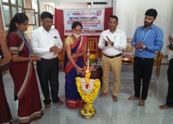 ಪುತ್ತೂರು: ಅಕ್ಷಯ ಕಾಲೇಜಿನಲ್ಲಿ ಎನ್.ಎಸ್.ಎಸ್ ದಿನಾಚರಣೆ ಕೊರೊನಾ ಜಾಗೃತಿ ಕಾರ್ಯಕ್ರಮ